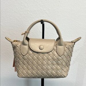 Expressions NYC | Woven Vegan Handbag w/Crossbody! 🌟